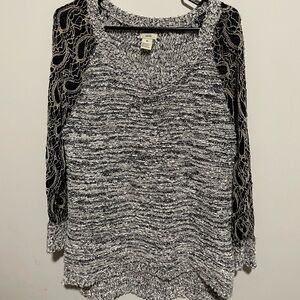 Escio Textured Black and Gray Sweater